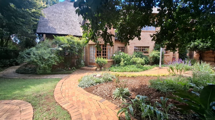 6 Bedroom Property for Sale in Mooivallei Park North West